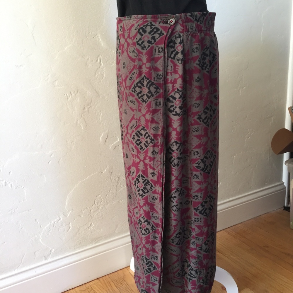 Vintage wrap-around skirt. - Picture 3 of 4